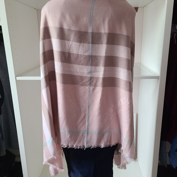 Burberry London wool silk giant wrap - Picture 2 of 14
